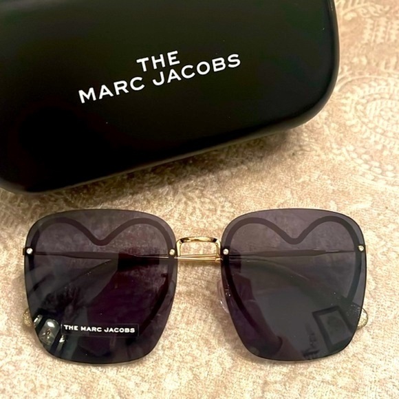 Brand New The Marc Jacobs Square Sunglasses w/ Gold Tone Metal Heart Shaped Rim main image 11